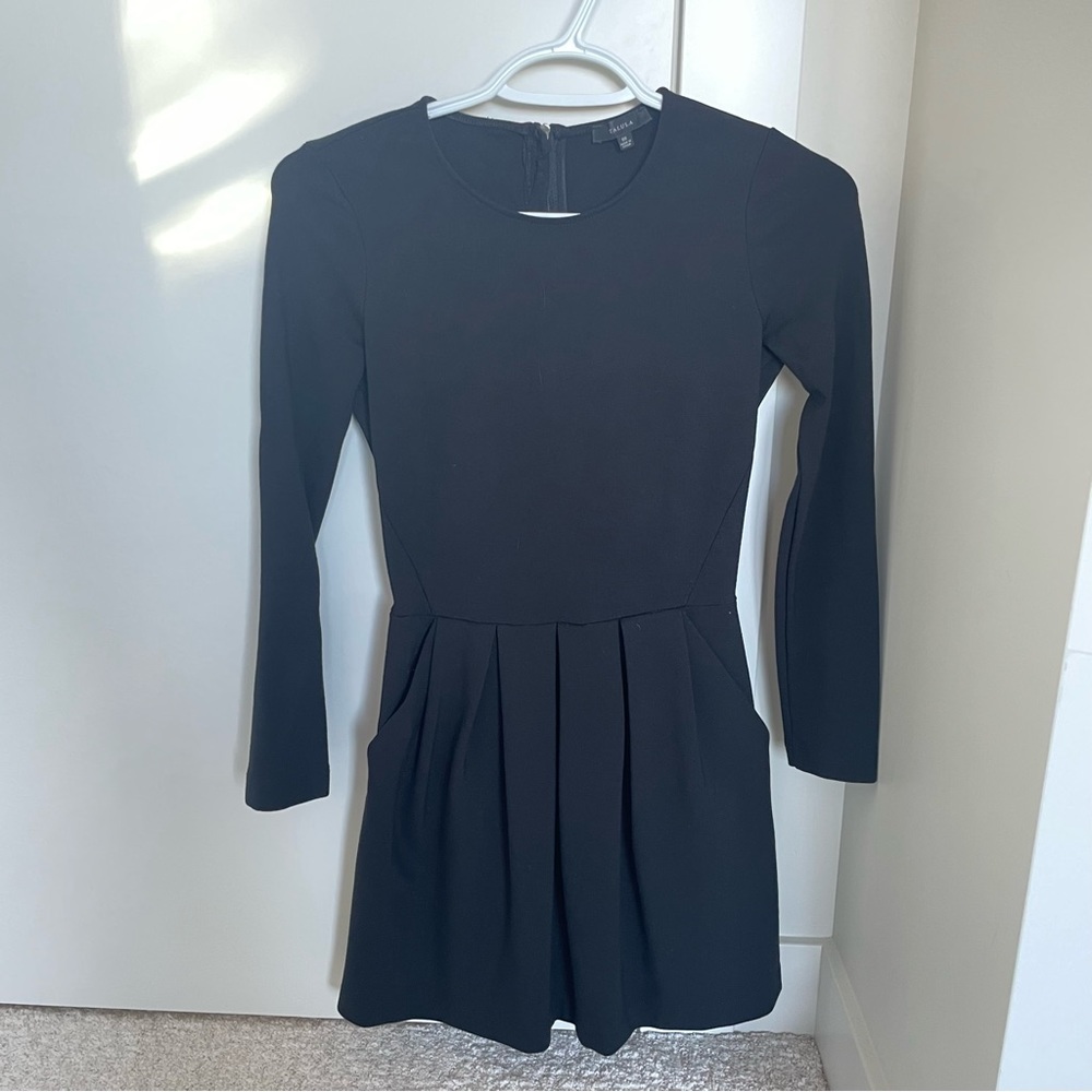 Aritzia black dress with pockets size 00